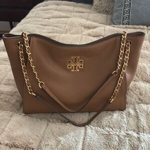 Tory Burch Slouch tote in bark.